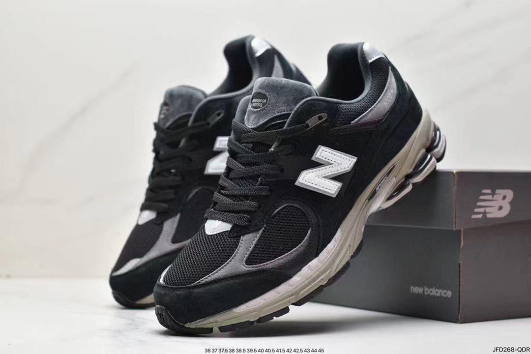 whiteshoe3